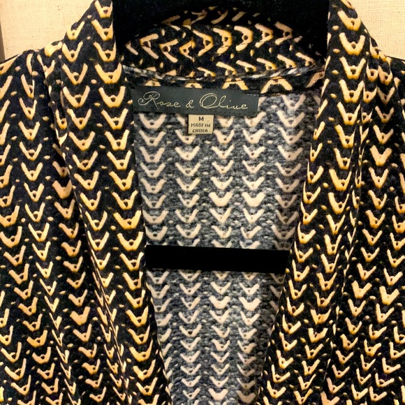 Rose & Olive rayon 3/4 sleeve faux wrap top with side ruching design M - Picture 3 of 6